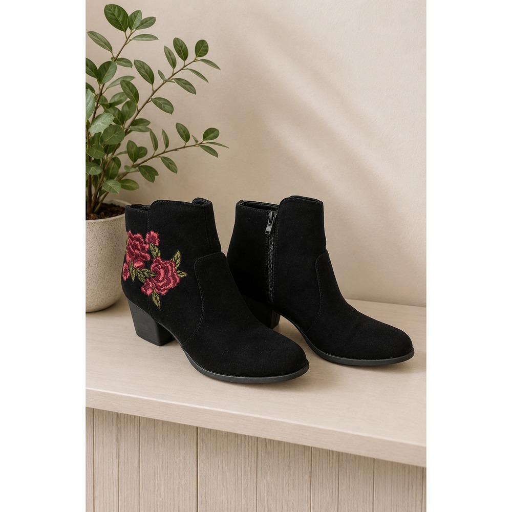 Top Moda Black Vegan Suede Embroidered Rose Western Ankle Booties Sz 8.5 Boho